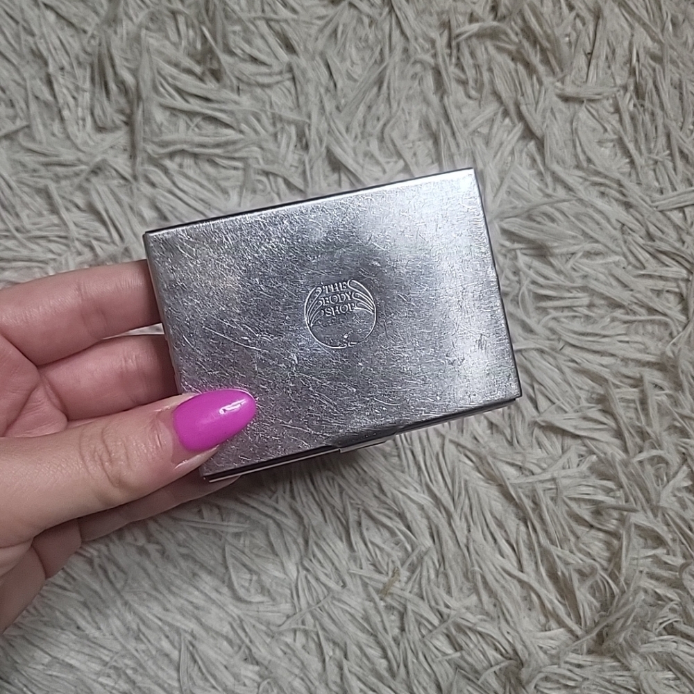The Body Shop Metal Compact with Mirror Inside for Blotting Papers